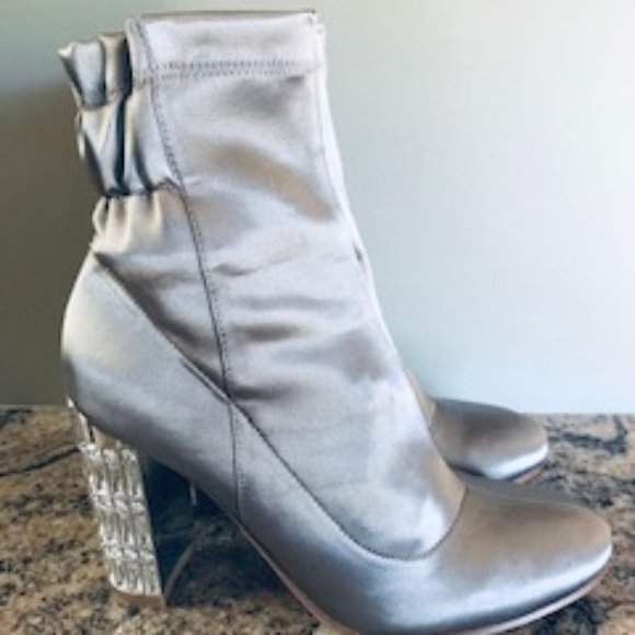 Badgley Mischka "Khloe" Satin Heather Grey Bootie - Picture 6 of 10
